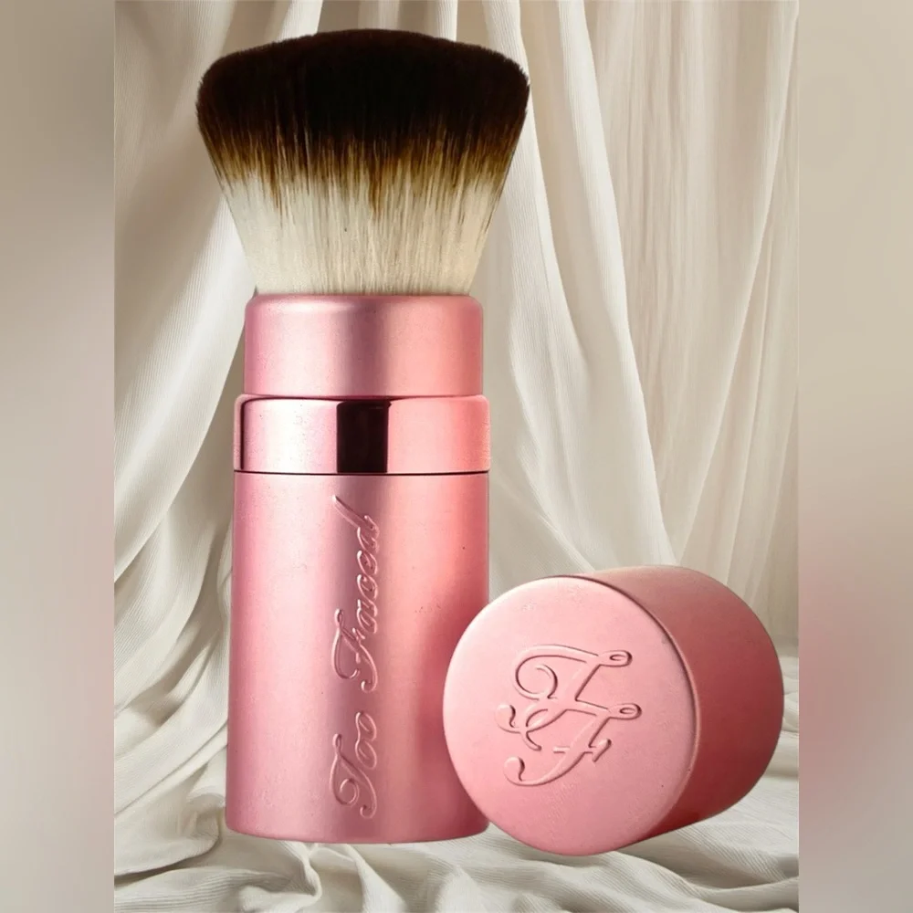 TOO FACED NIB 100% TEDDY BEAR KABUKI BRUSH